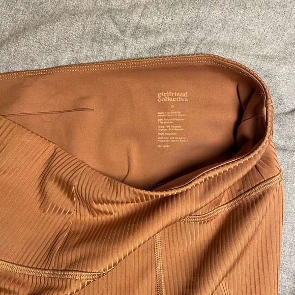 Girlfriend Collective Rib High-Rise Leggings - Picture 3 of 4